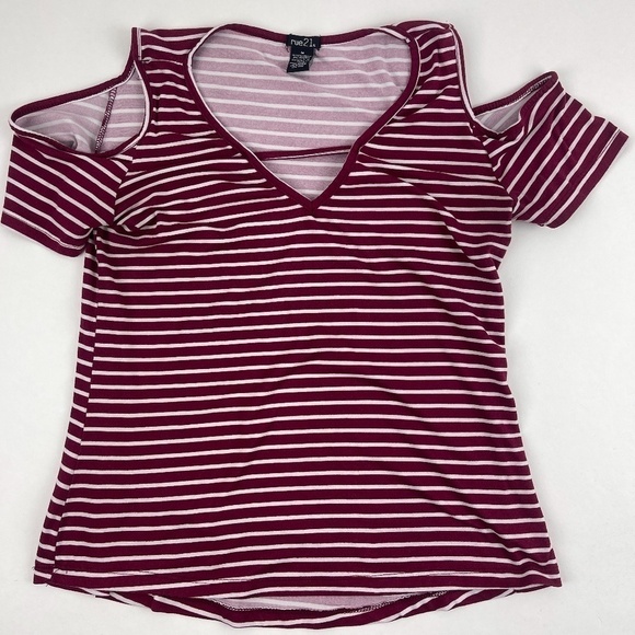 Rue 21 Tshirt Womens Medium Red White Striped Open Shoulder - Picture 1 of 8
